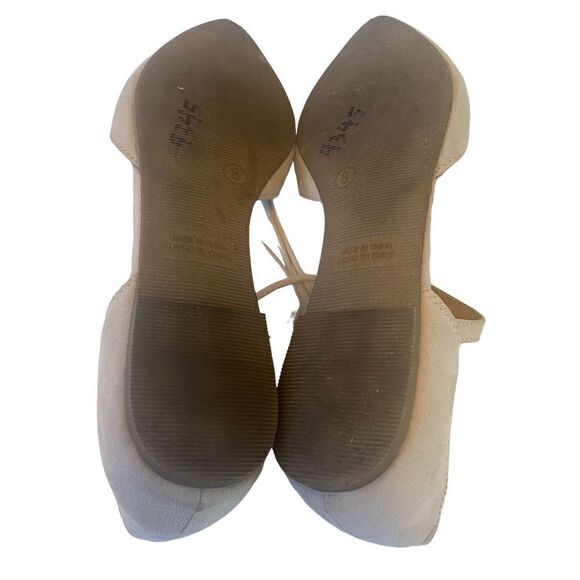 Beautiful Sand Colored Suede Pointed Toe Lace Up Flats in Ladies Size 8. - Picture 6 of 6